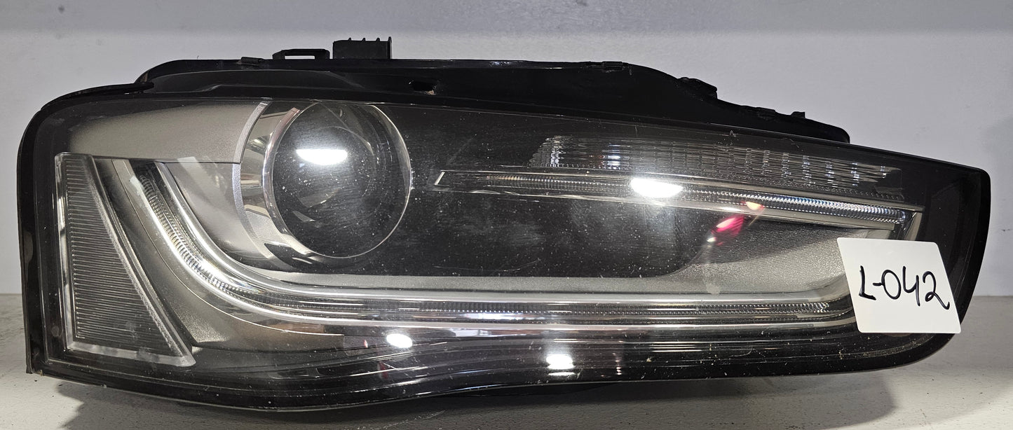 Žaromet sprednji desni-Audi A4 B8 Xenon+Led (poškodovano)