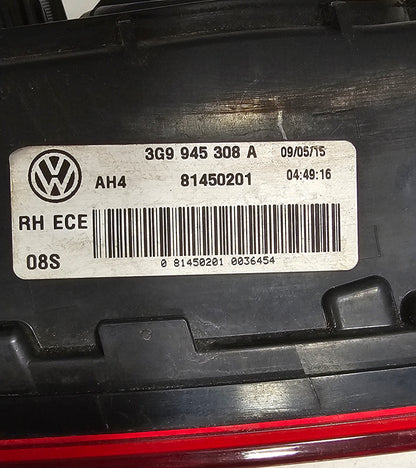 Žaromet zadnji levi VW Passat B8