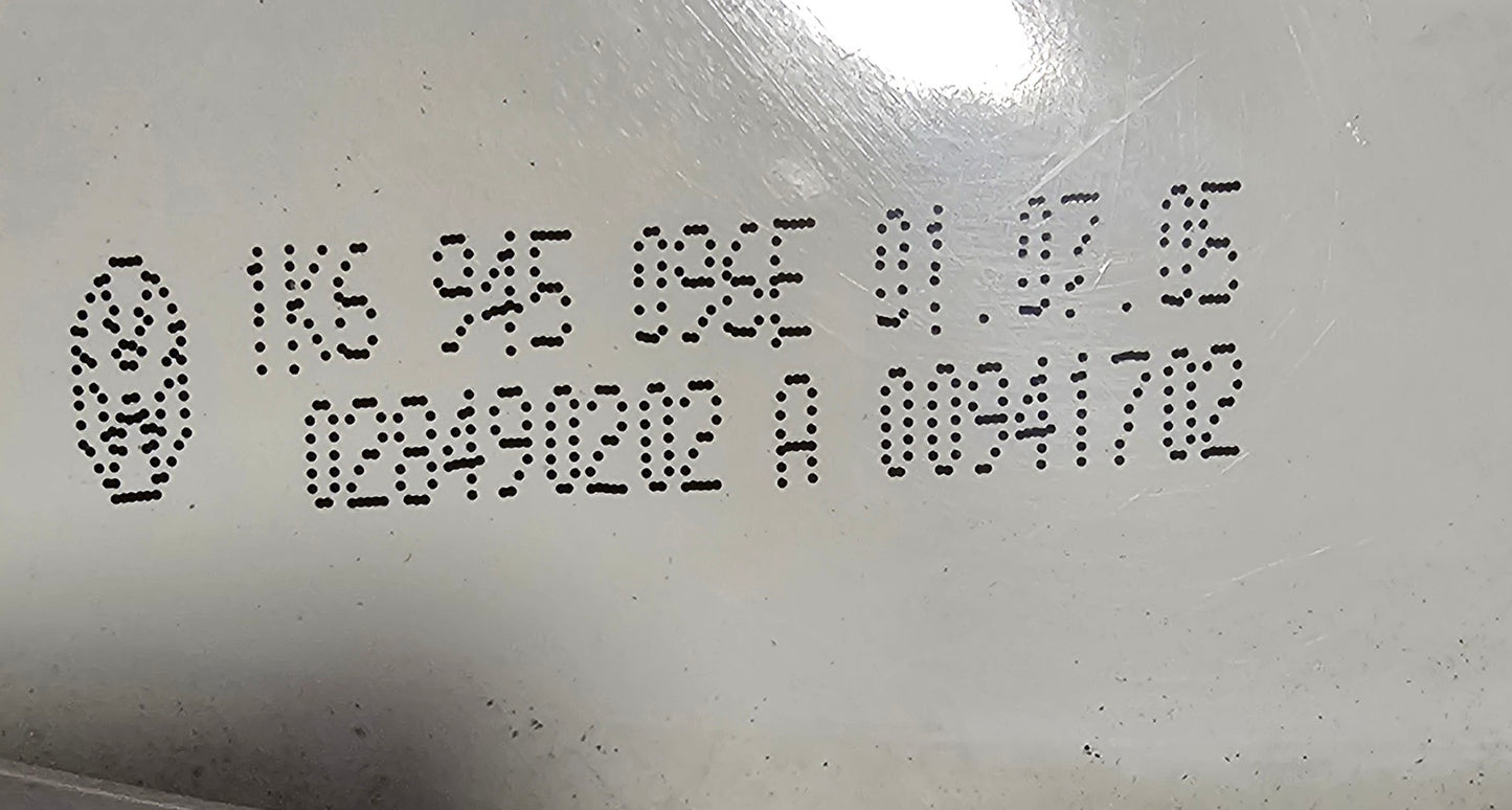 Žaromet zadnji desni VW Golf 5 (poškodovan)