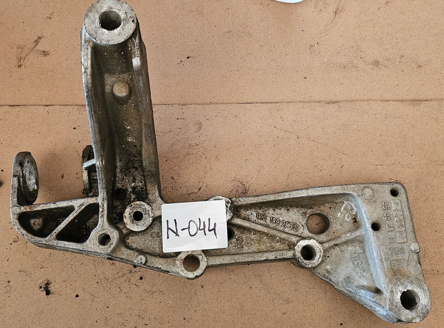 Nosilec roke- VW,SEAT,ŠKODA,AUDI