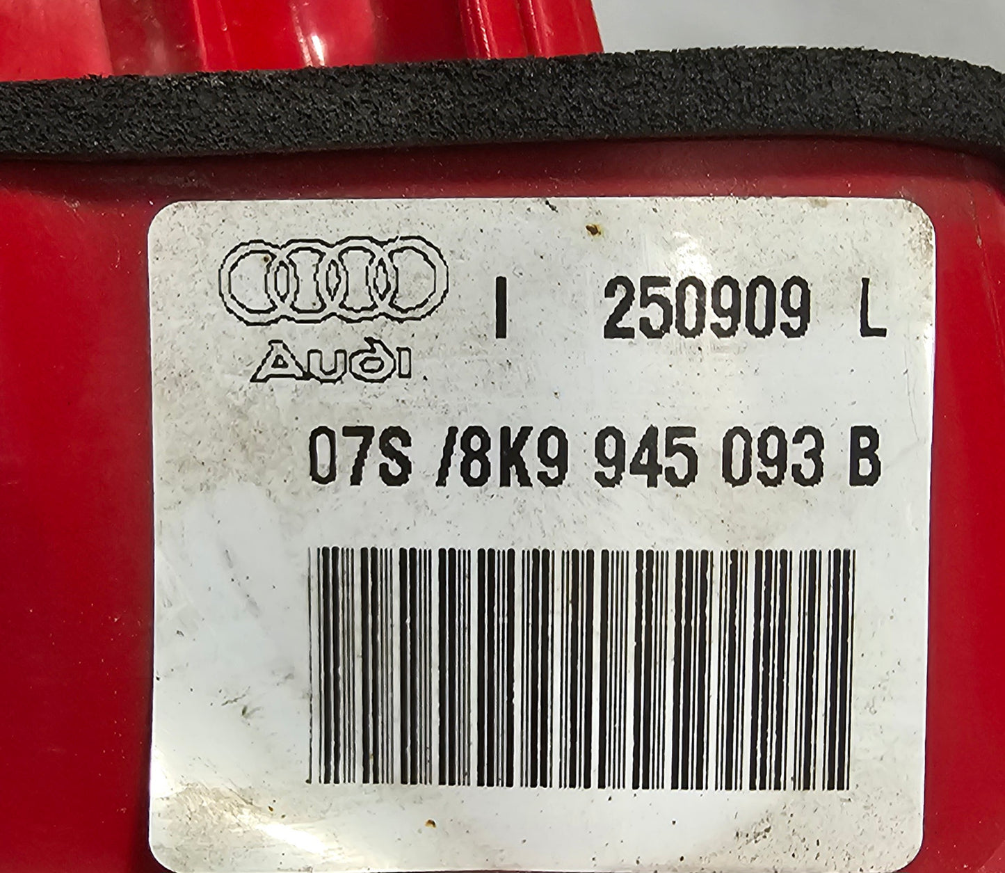 Žaromet zadnji levi Audi A4