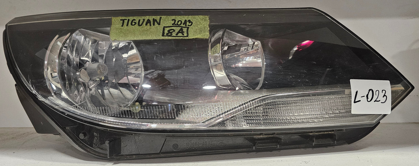 Žaromet sprednji desni-VW Tiguan (poškodovano)