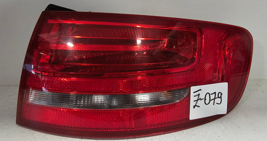 Žaromet zadnji desni Audi A4 B8