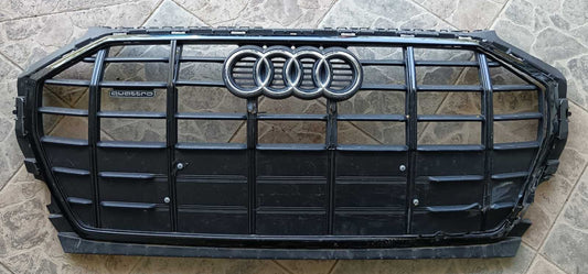 Maska AUDI Q5 80A Lift Poškodovana
