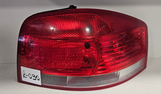 Žaromet zadnji desni Audi A3 (poškodovan)