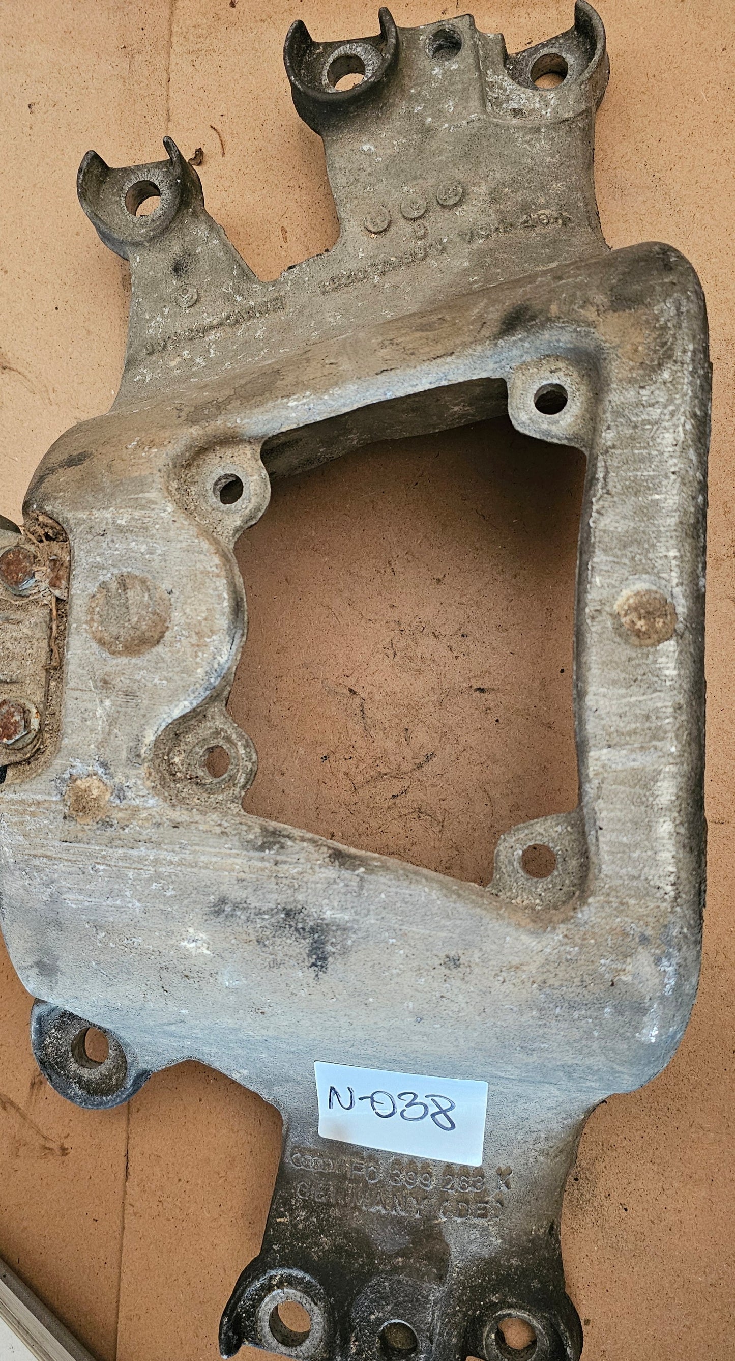 Nosilec menjalnika-Audi