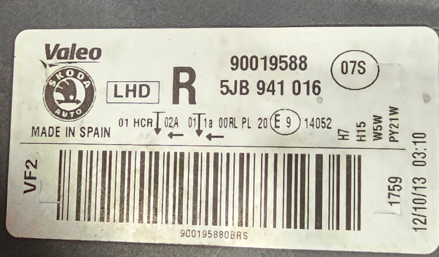 Žaromet sprednji desni-Škoda Rapid (poškodovano)