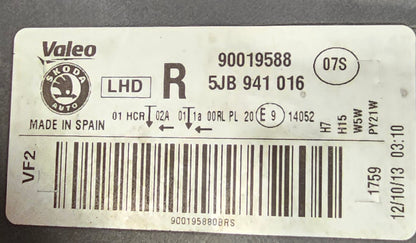 Žaromet sprednji desni-Škoda Rapid (poškodovano)