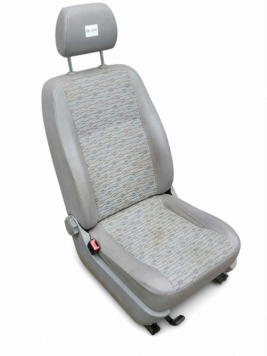 Sedez spredaj levo - VW Touran 5