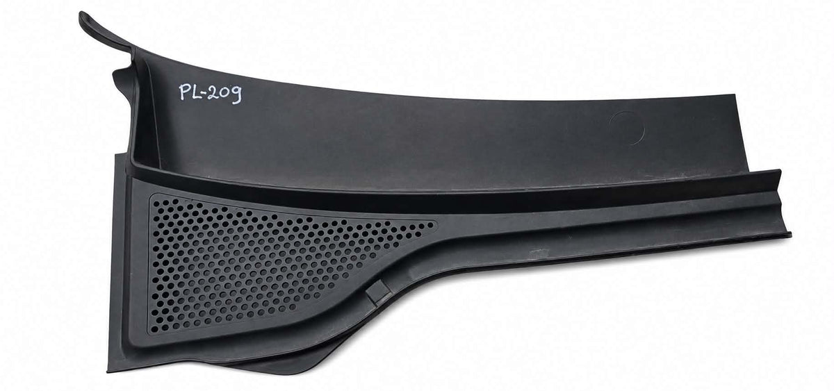Plastika pod brisalci desno - VW passat B8