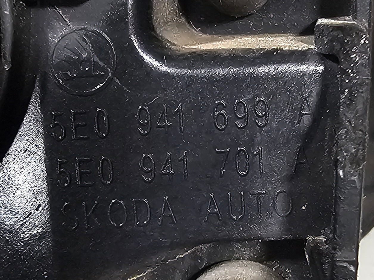 Meglenka sprednja-Škoda Octavia III Lift