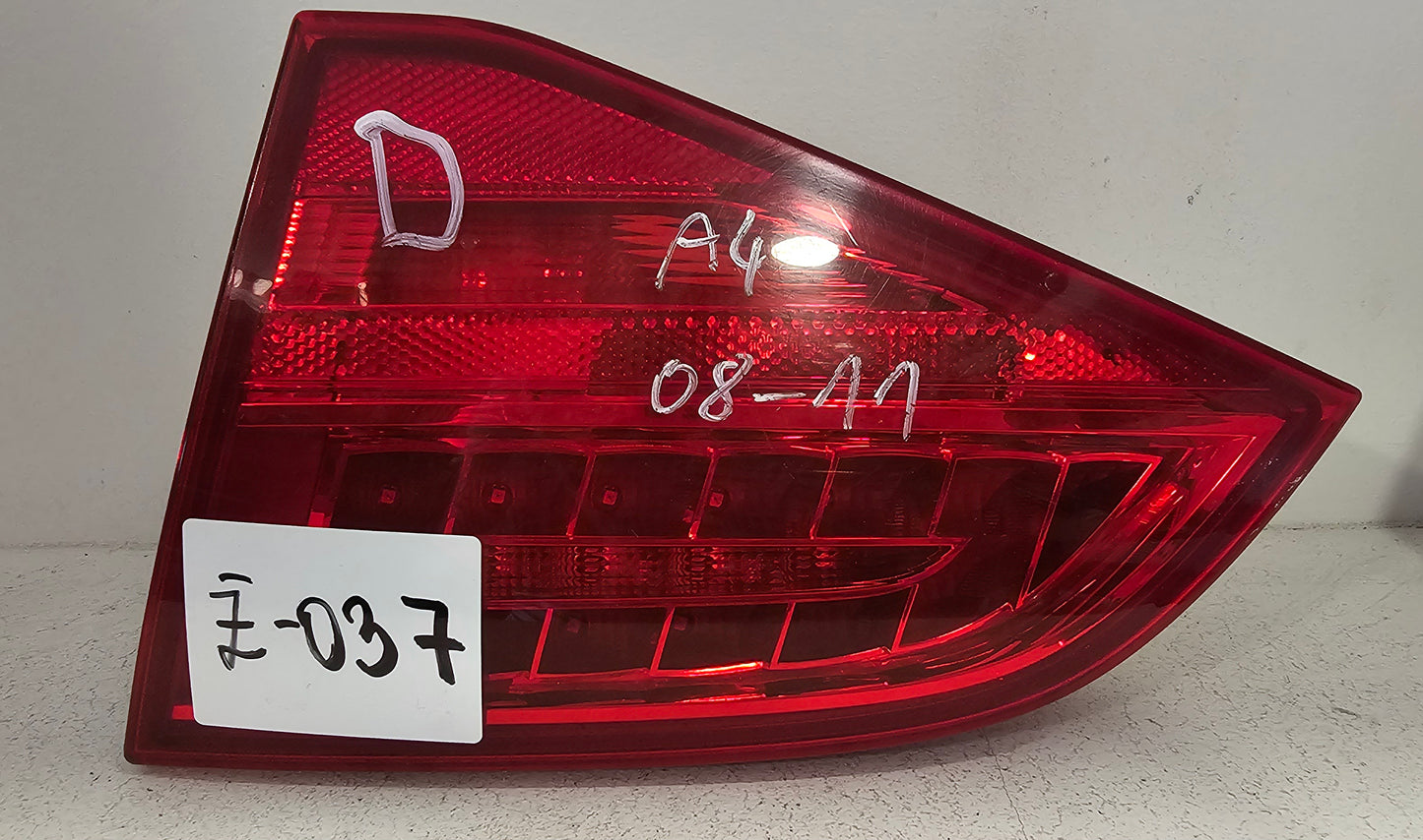 Žaromet zadnji desni Audi A4