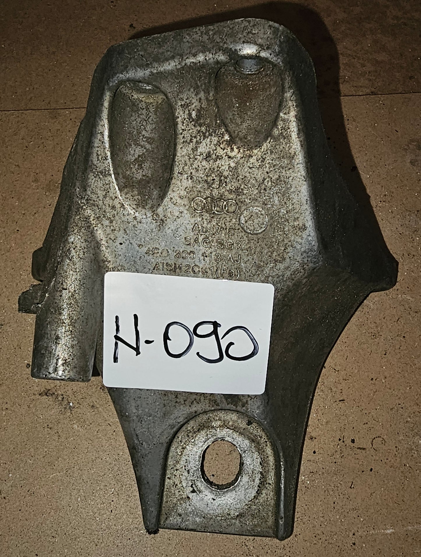 Nosilec motorja-Audi