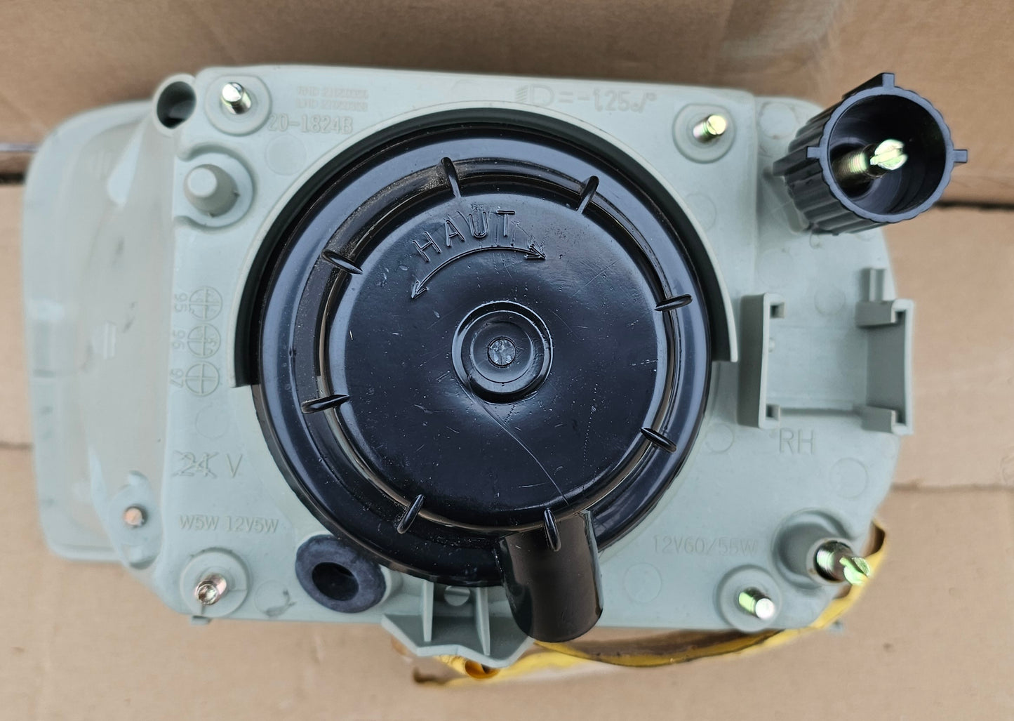 Žaromet sprednji desni-Renault 5 (novo)