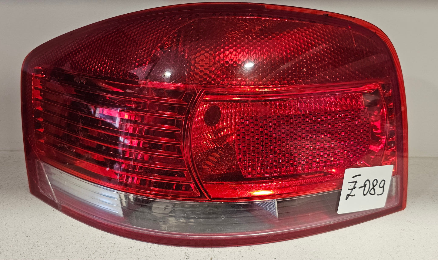 Žaromet zadnji levi Audi A3 (poškodovan)