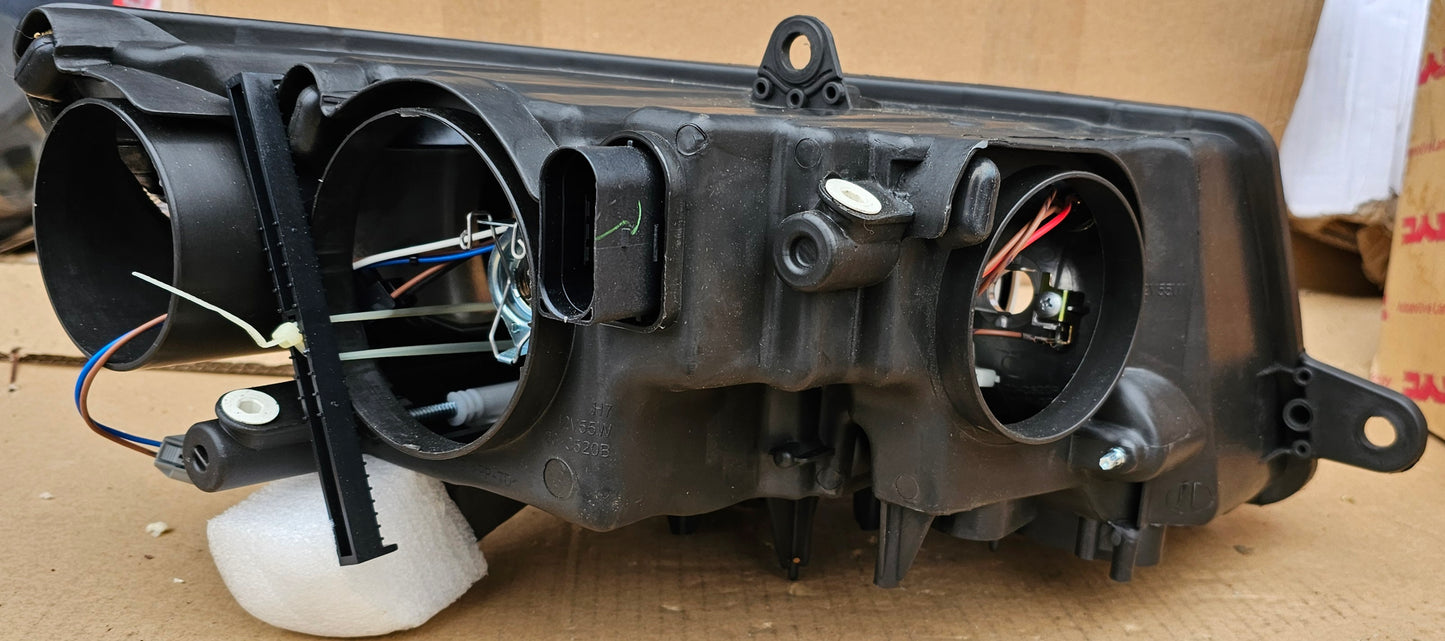 Žaromet sprednji levi-Škoda Superb (novo)