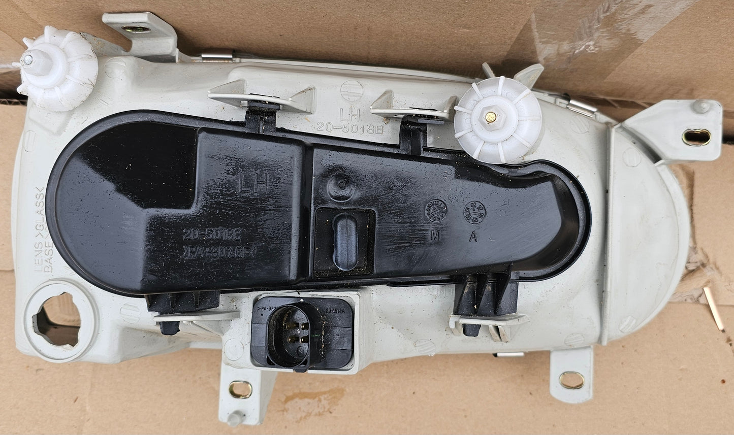 Žaromet sprednji levi- VW Golf 3 (novo)